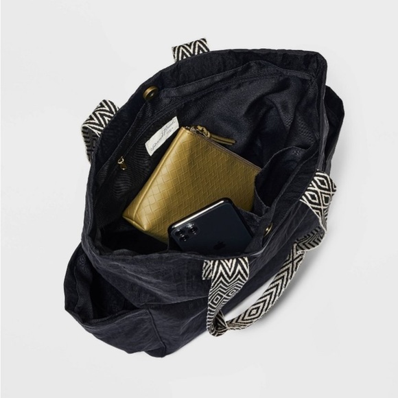 Campus Tote Handbag - Universal
Thread™ Black new - Picture 4 of 7